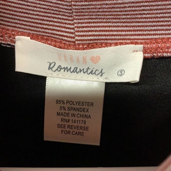 Urban Romantics Red and White‎ Striped Crop Mock Neck Sweater Size Small - Picture 4 of 5